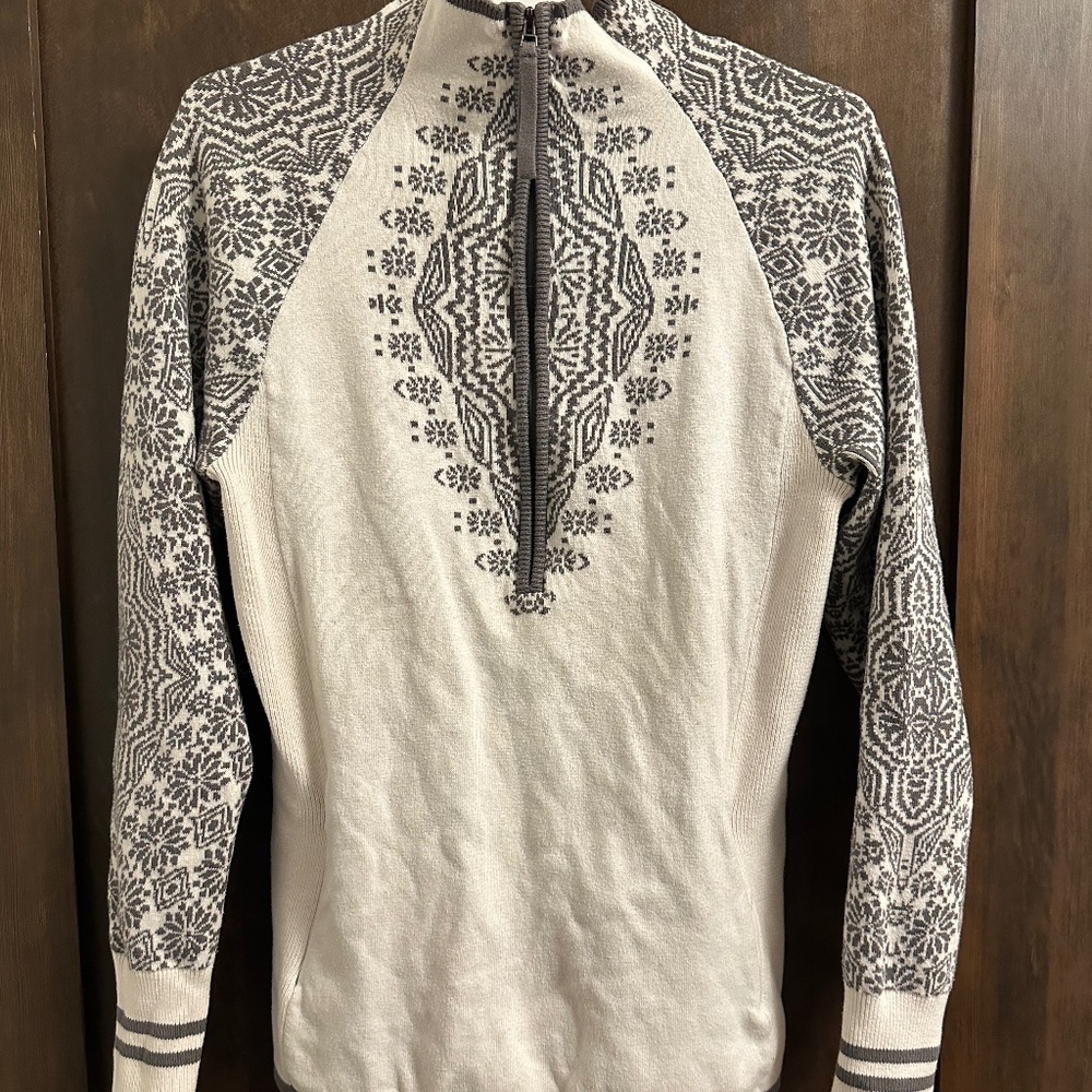 Athlete Sweater w/ front zipped pocket